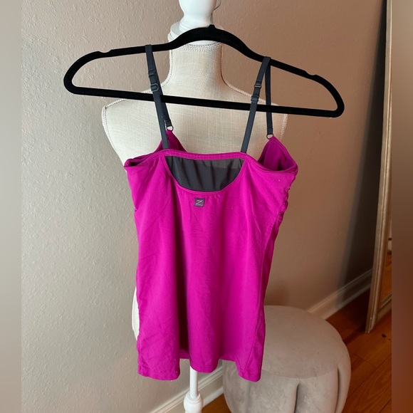 Zobha Mesh Back Fitted Work Out Tank - Picture 3 of 4